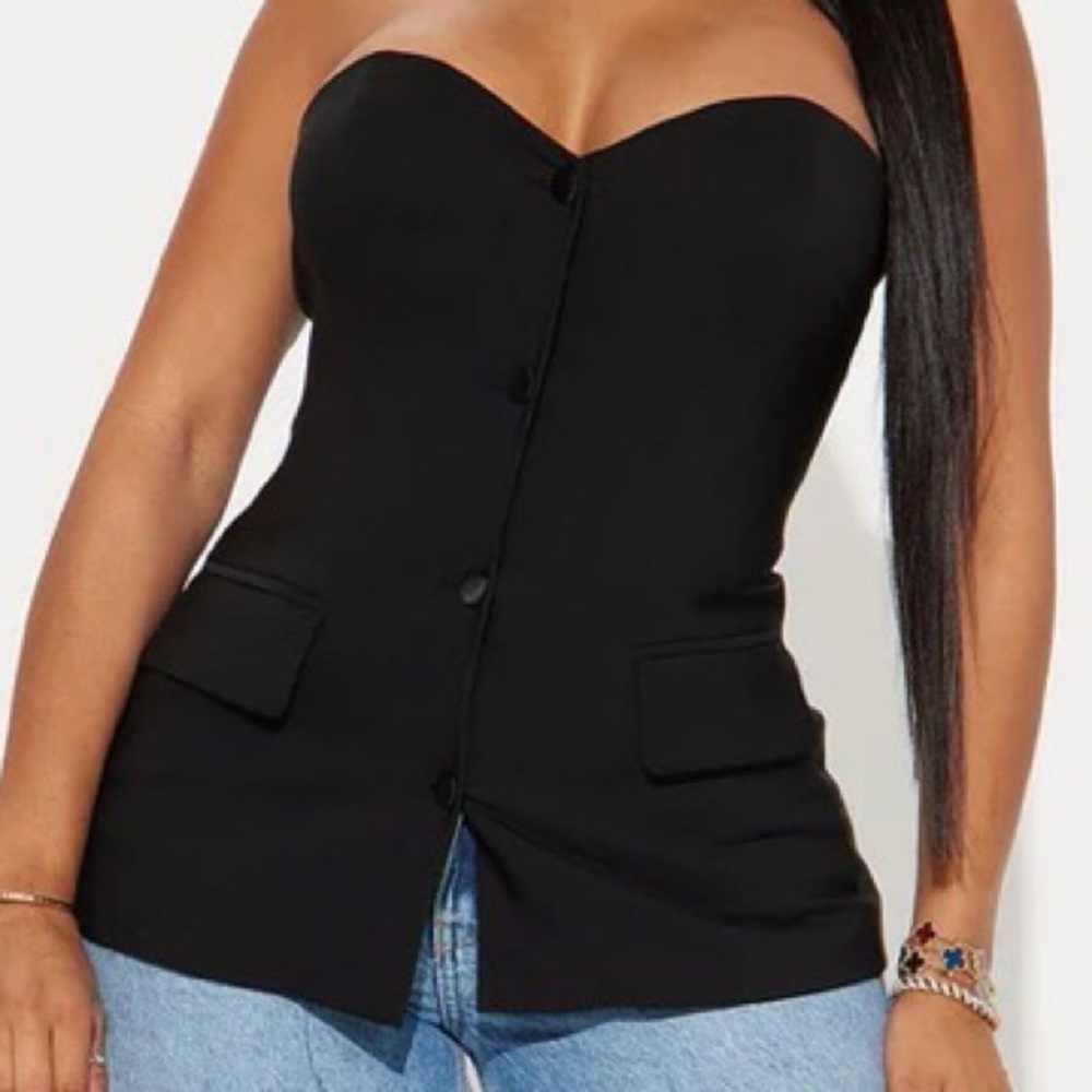 SALE🔥 2/$40: Black Strapless Vest Top